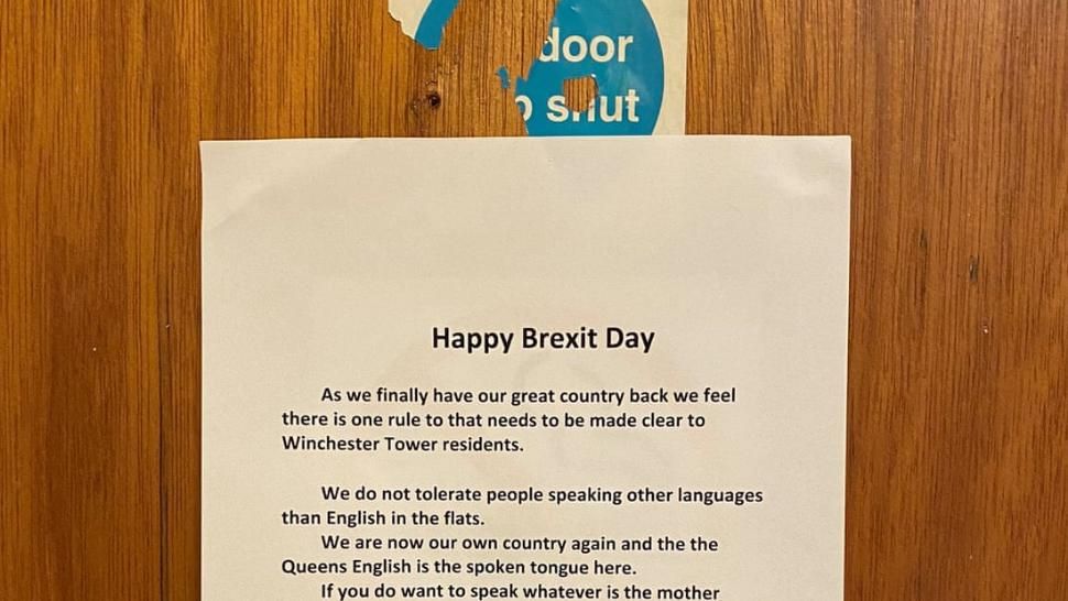 Primele manifestări xenofobe după Brexit! Anunț pentru locatarii unui bloc: Engleza este singura limbă vorbită aici