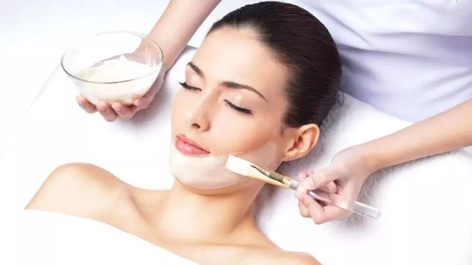 Remedii naturiste pentru tenul gras! Două măști uimitoare pe care trebuie să le încerci că să scapi de excesul de sebum