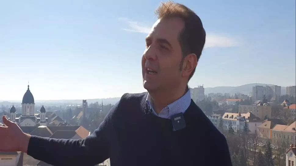 VIDEO Primarul din Sf. Gheorghe cere un nou mandat de pe acoperișul unei clădiri de 10 etaje