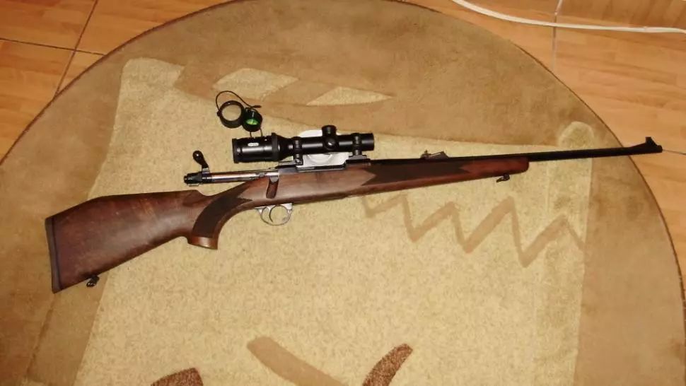 Bătrân cercetat penal pentru posesie ilegală de arme