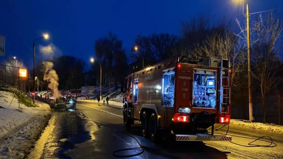 VIDEO Incendiu în Medgidia: o mașină a luat foc în trafic  