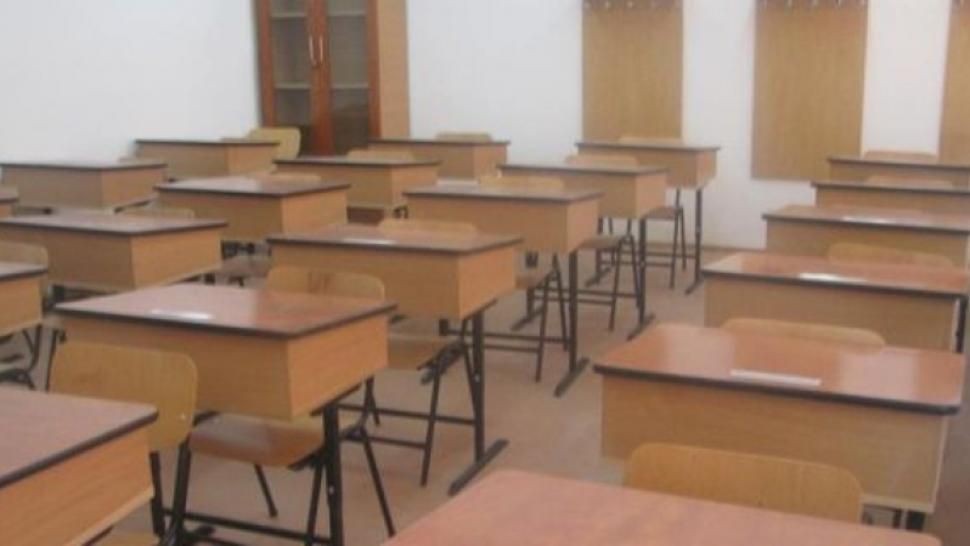 Proiect de lege controversat: Profesorii, funcționari publici la şcoală. Agresorii lor riscă închisoarea