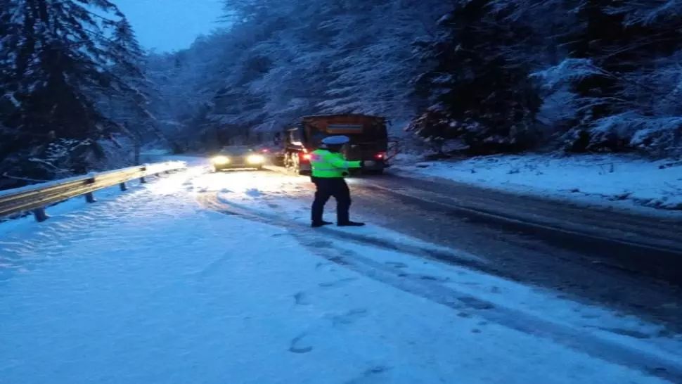 Iarnă în România. Se circulă în condiții dificile. Ninsori anunțate și în Capitală
