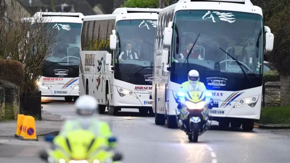 Peste 50 de elevi români, în carantină din cauza coronavirus. Se întorc cu autocarul din Italia, dați în consemn la frontieră