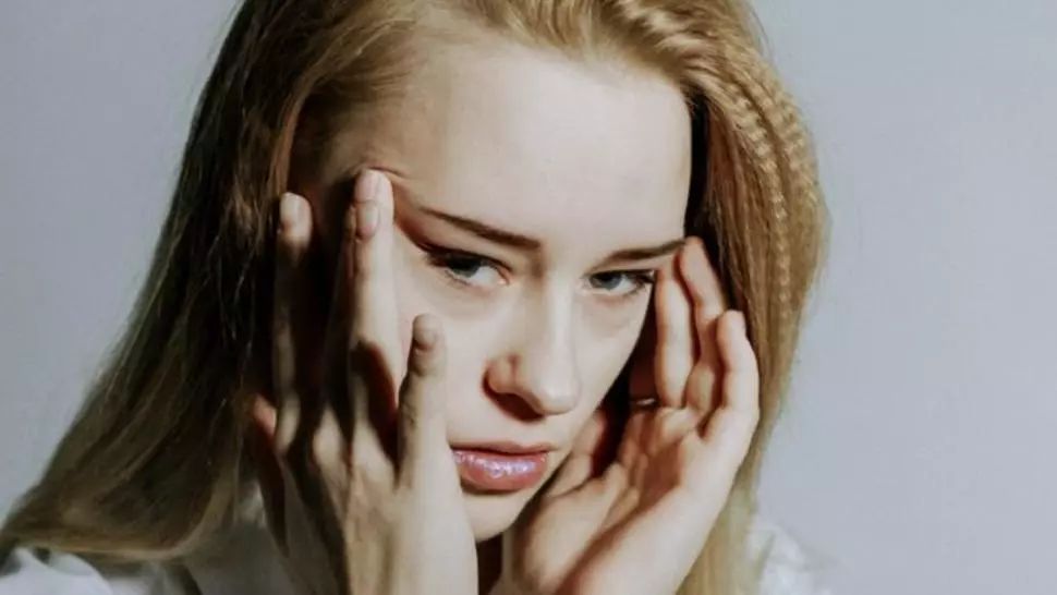 Obiceiul nociv care îți distruge creierul