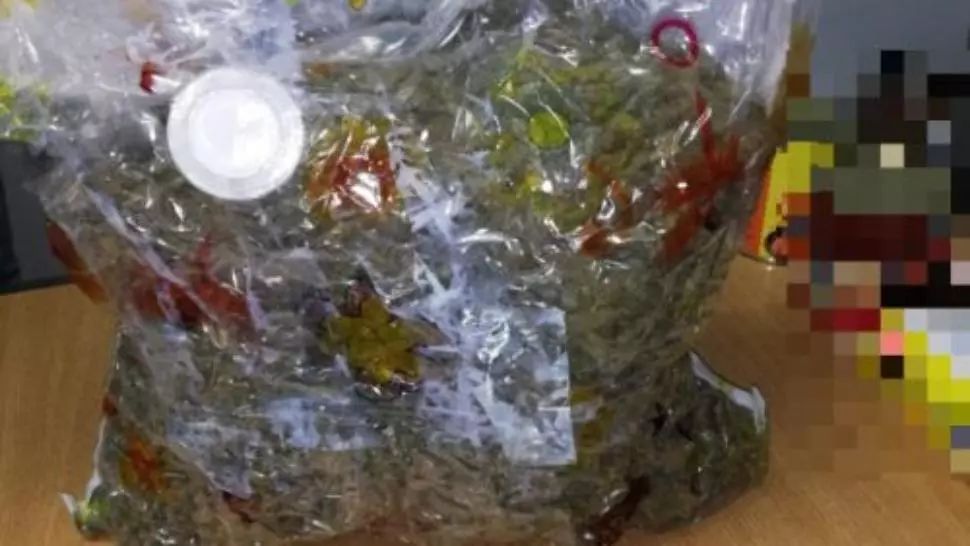 Colet din Spania, cu 3 kilograme de cannabis