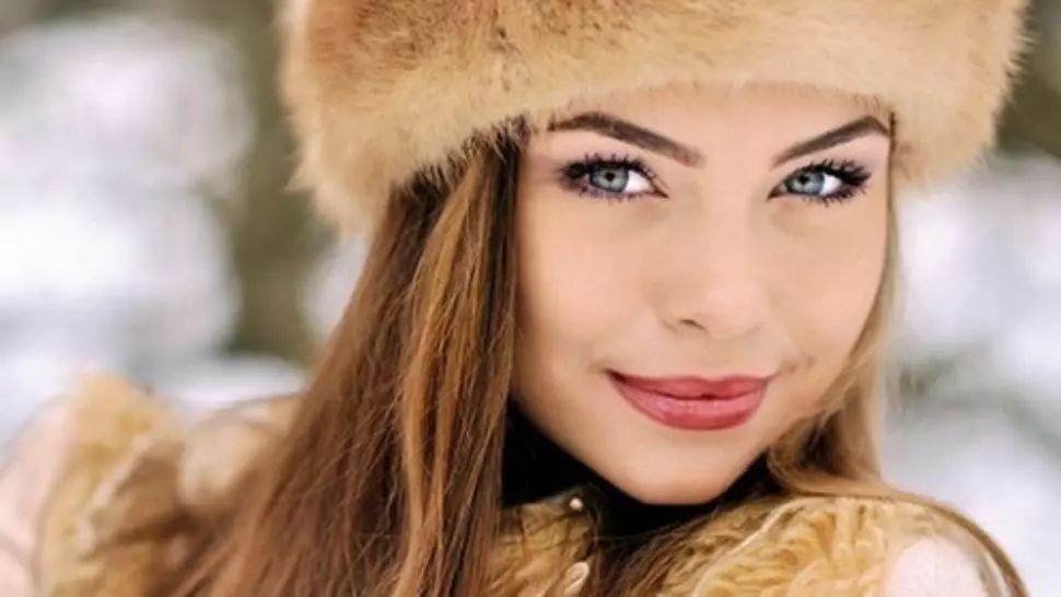 Femeia din zodiac de care toți bărbații se îndrăgostesc. Are lumea la picioare