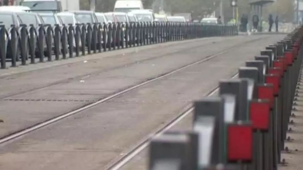Orban a pus gând rău gardurilor separatoare pentru tramvaie. Cum îi răspunde Firea