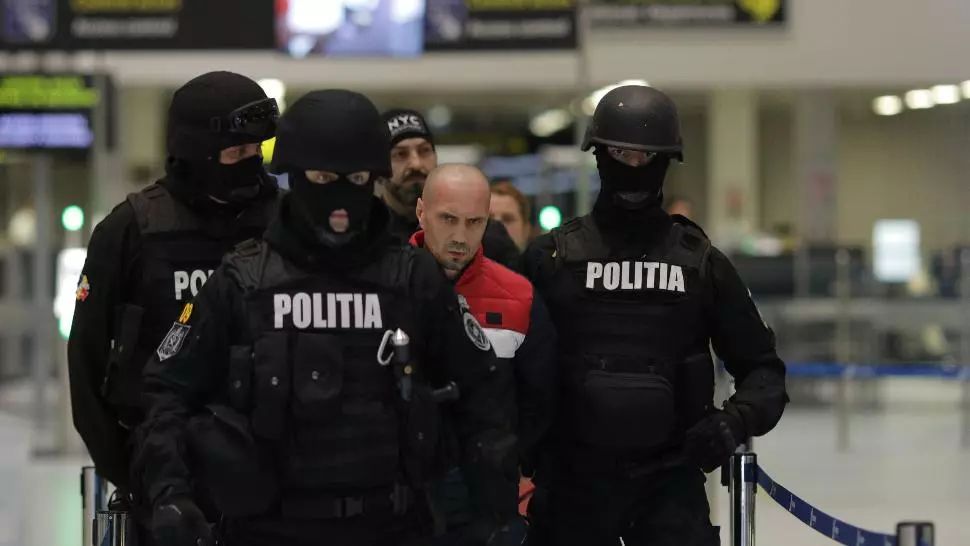 Infractor periculos adus în țară: ‘’Ghenosu’’, repatriat din Marea Britanie