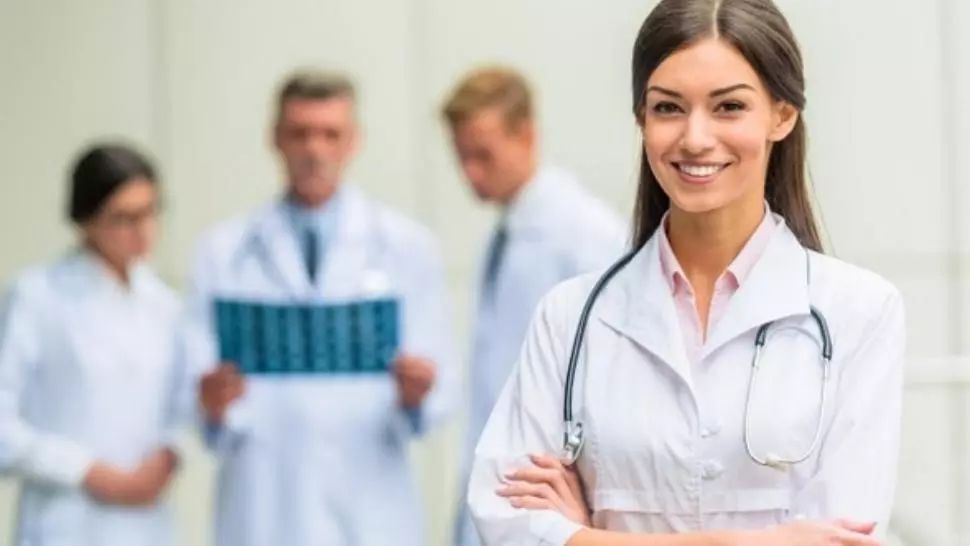 Cum poți personaliza halatele medicale? (P)