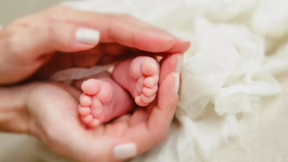 Alarmă falsă! Ce au de fapt mama și bebelușul suspecți de CORONAVIRUS