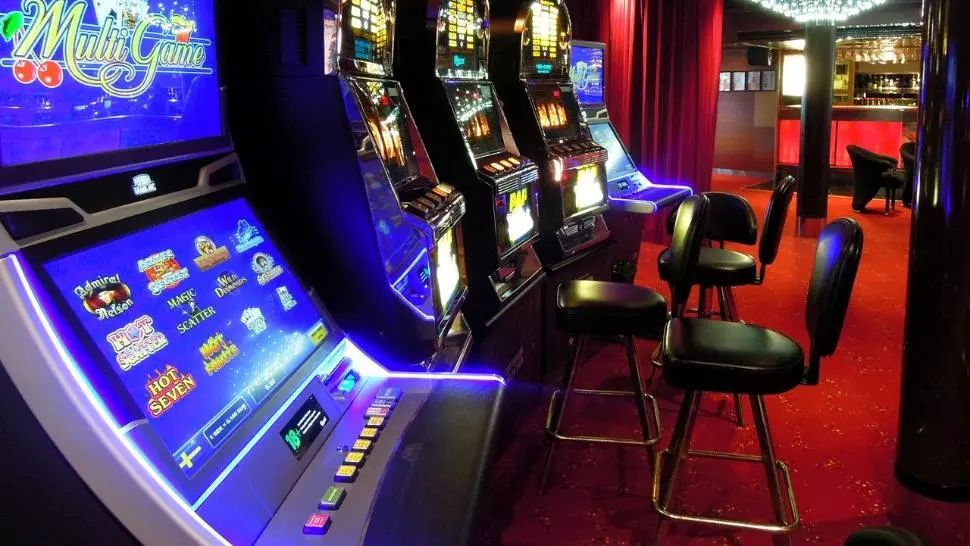 Este OFICIAL! A fost aprobată legea care prevede liste cu jucătorii la „păcănele”