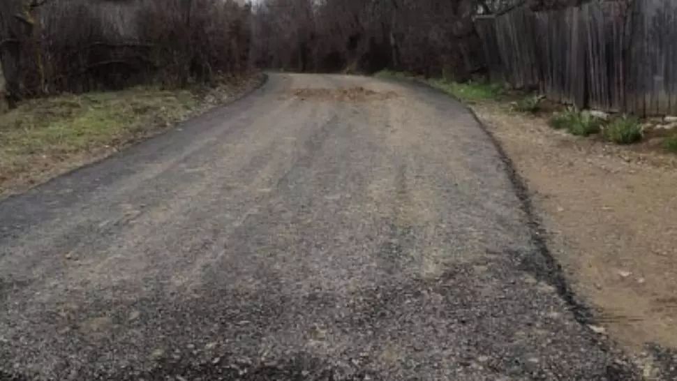 BĂTAIE DE JOC Asfalt direct peste pământ, în comuna vrânceană Tănăsoaia, prin PNDL
