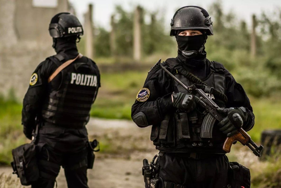 Județul Brăila: Petrecere în curtea unui bărbat izolat la domiciliu