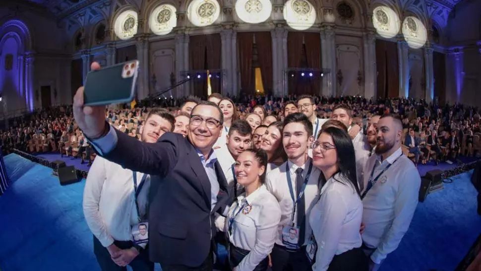 Victor Ponta se crede cel mai bun premier: „E o diferenţă doar de pantofi între Dăncilă și Orban”