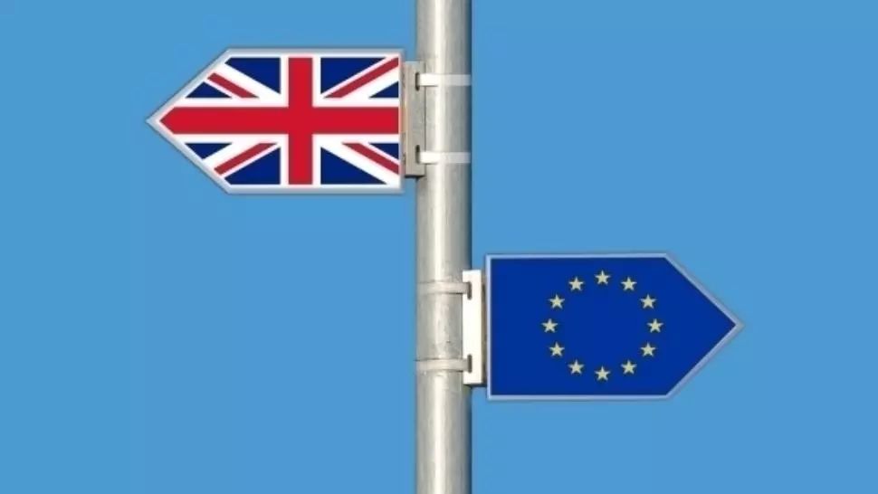 O jumătate de milion de români vor în Marea Britanie după BREXIT. Cum obții statutul de rezident