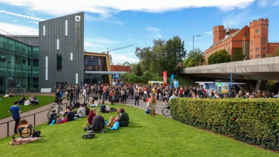 Strategie post-Brexit: TARIFE mai MICI, posibile pentru studenții UE, inclusiv din România