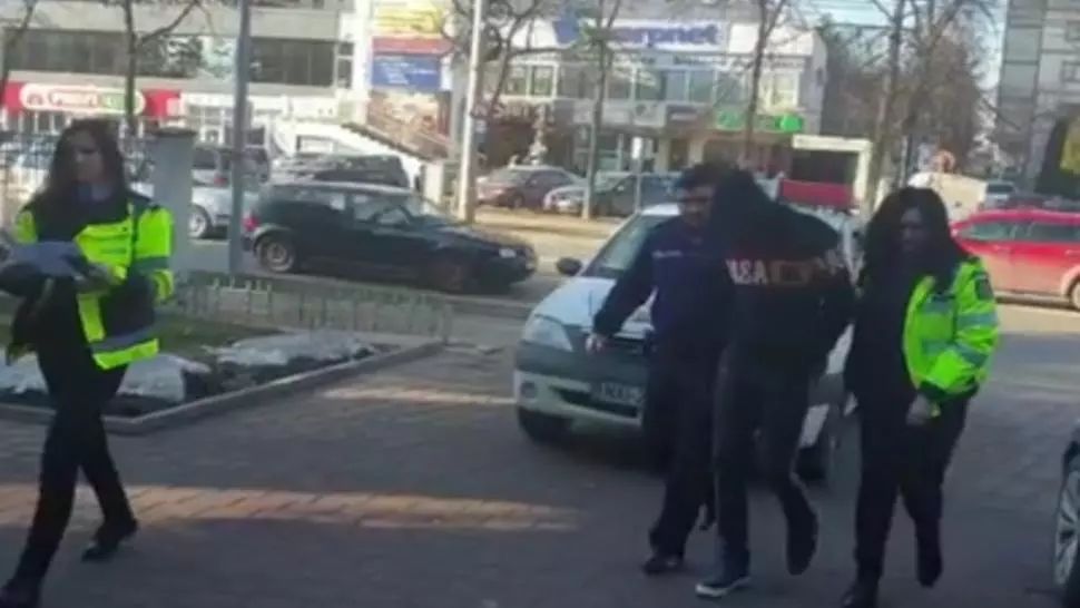 VIDEO Tânărul care și-a bătut concubina minoră cu biciul, arestat preventiv 30 de zile