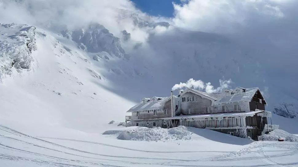 VIDEO Ninge pe Transfăgărășan. S-a depus un strat gros de zăpadă