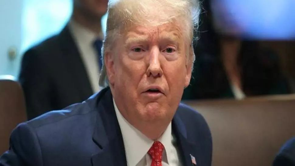 Trump și-a donat salariul pe trei luni pentru lupta împotriva coronavirusului