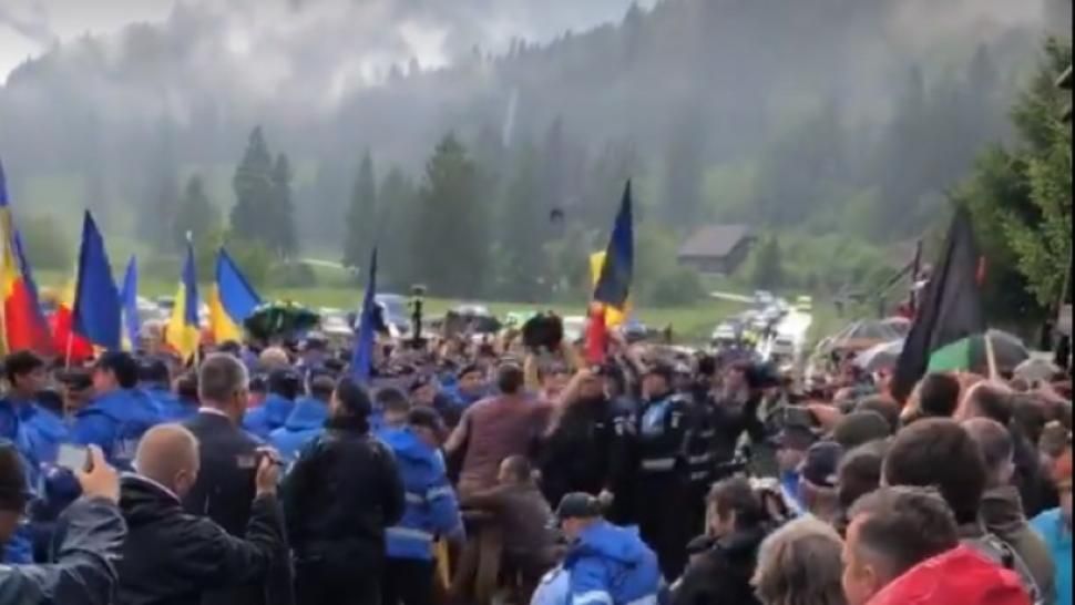 Oasele atribuite unui militar român înmormântat în Valea Uzului sunt de origine animală, anunță presa ungară