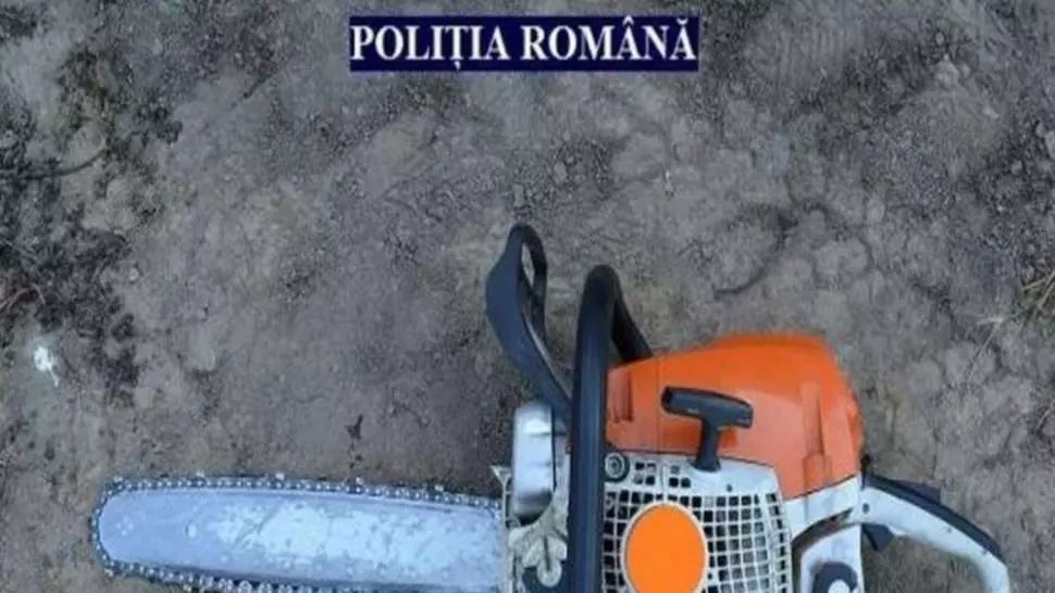 Caz șocant în Suceava: Un copil s-a tăiat cu drujba pe față