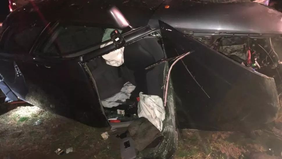 Accident mortal pe DN14. Un tânăr s-a răsturnat cu mașina pe câmp și și-a pierdut viața