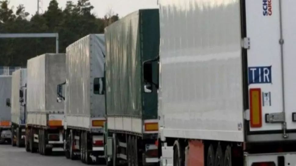 TIR încărcat cu 20 de tone de deșeuri din Marea Britanie, oprit de Garda de Mediu în Mehedinți