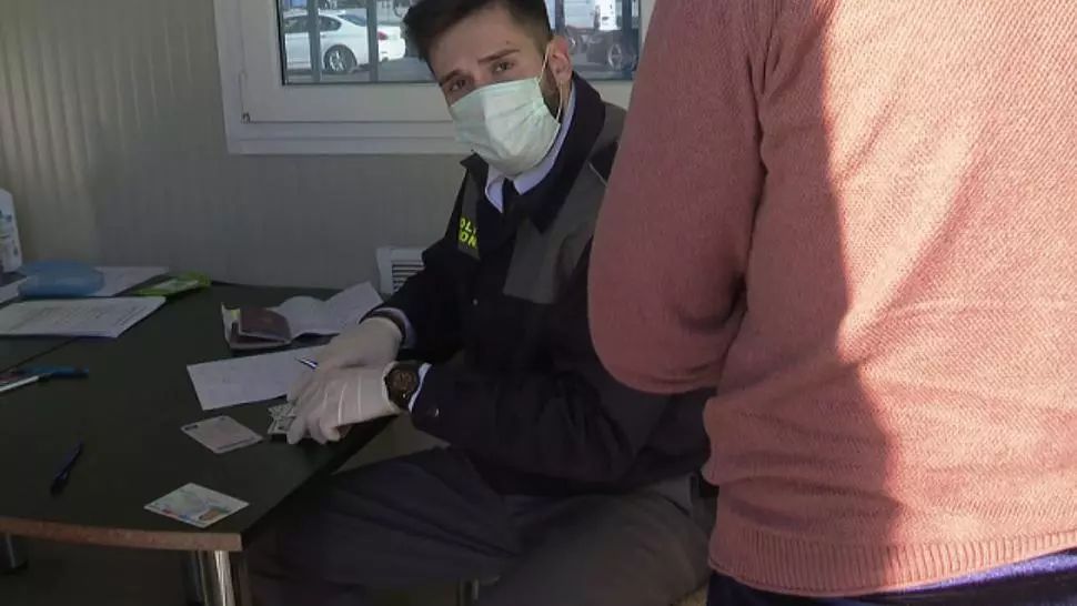 Arad: 5 ore, timp de așteptare la intrarea pe la Nădlac 2. Câți oameni au intrat în țară în ultimele 24 ore