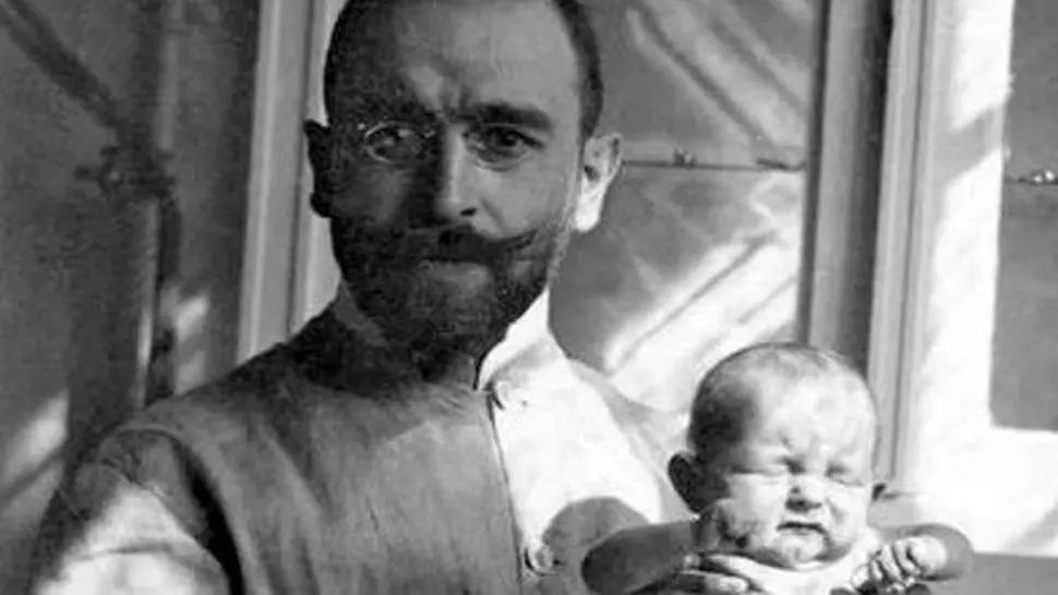 Povestea doctorului care a salvat mii de bebeluși cu o supă de morcovi 