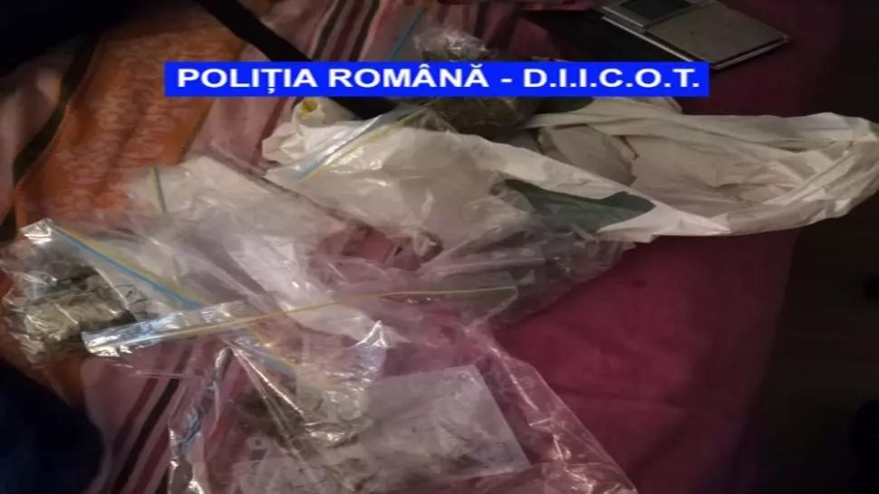 Cocaină și canabis aduse din Belgia, tranzacționate în parcarea unui restaurant din Drobeta Turnu Severin