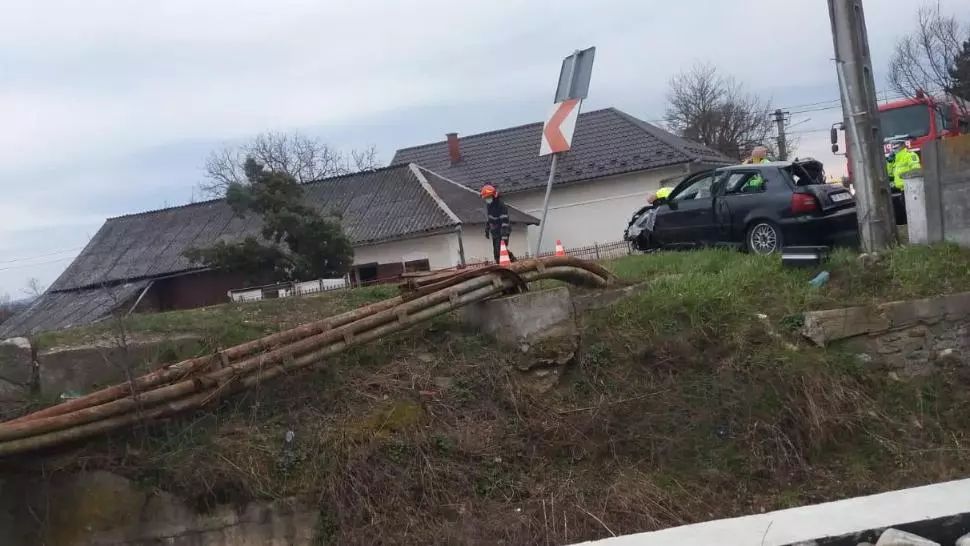 Tragedie în Bistrița: Un copil de 5 ani a murit după ce tatăl său s-a urcat băut la volan și a făcut accident