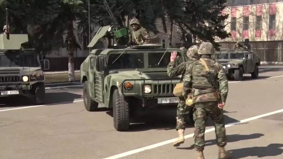 CARANTINĂ TOTALĂ în România. Armata a ieșit din nou în stradă! Toate mașinile sunt oprite și verificate