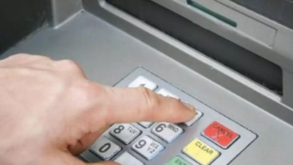 Bancomat aruncat în aer, în jud. Covasna. Hoții, prinși în flagrant de polițiști 