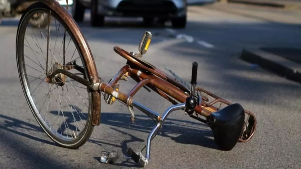 Caz șocant, în jud. Dâmbovița: un bărbat a murit după ce s-a prăbușit pe drum, de pe bicicletă