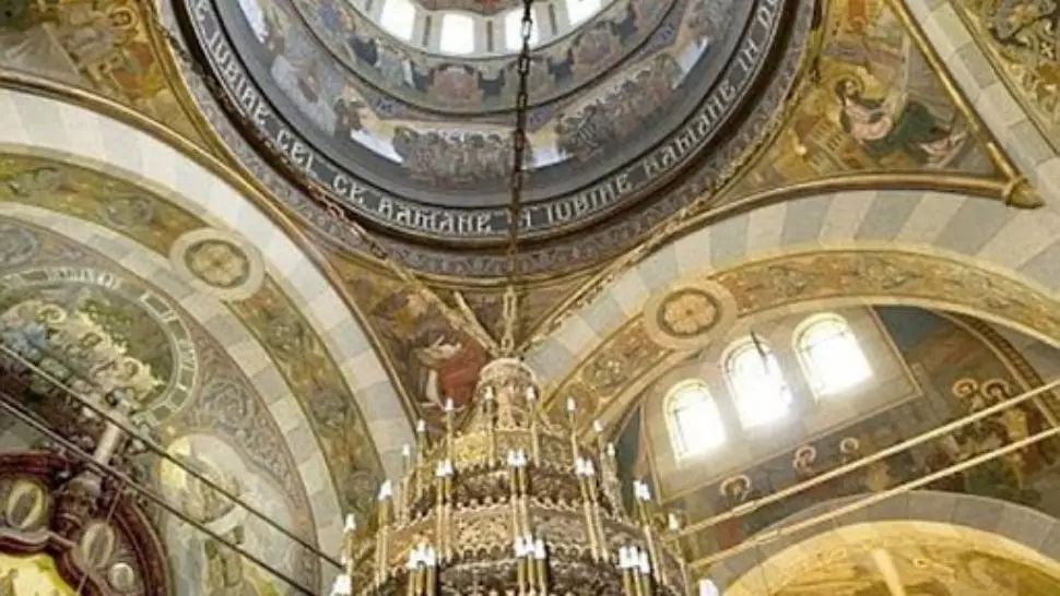 Caz șocant la Bârlad: O pacientă infectată cu COVID-19 a fugit din spital ca să participe la slujba de duminică