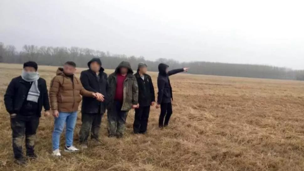 Opt cetăţeni turci, prinși încercând să intre ilegal în România