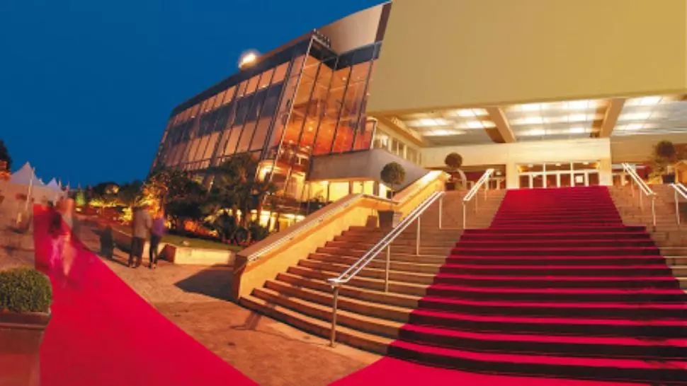 Solidaritate COVID-19. Oamenii fără adăpost, găzduiți de Palatul festivalului de la Cannes în timpul epidemiei de coronavirus