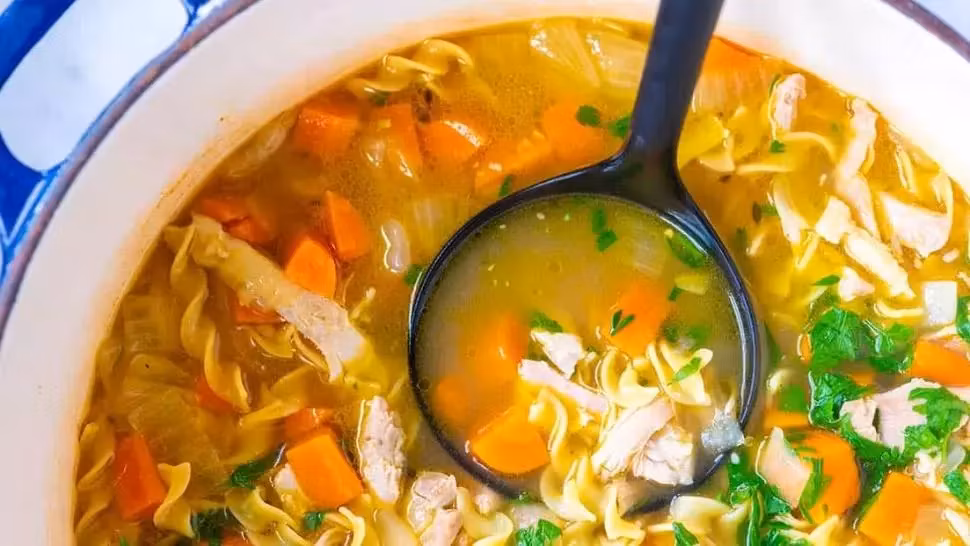 Cum te otrăvește ciorba de acasă. Greșeala pe care o fac toate gospodinele