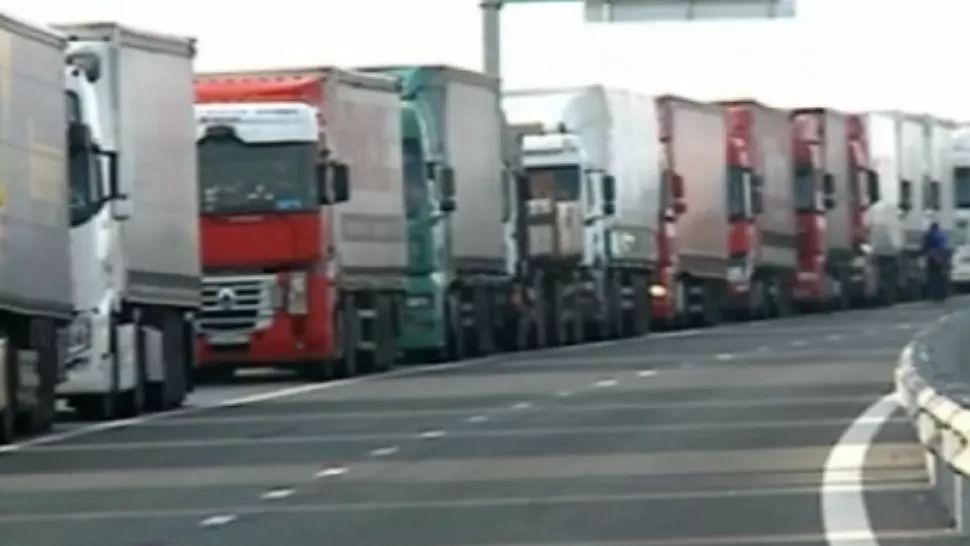 Vești bune: Ungaria anunță că permite tranzitul cetăţenilor români blocaţi la graniţa austro-ungară 