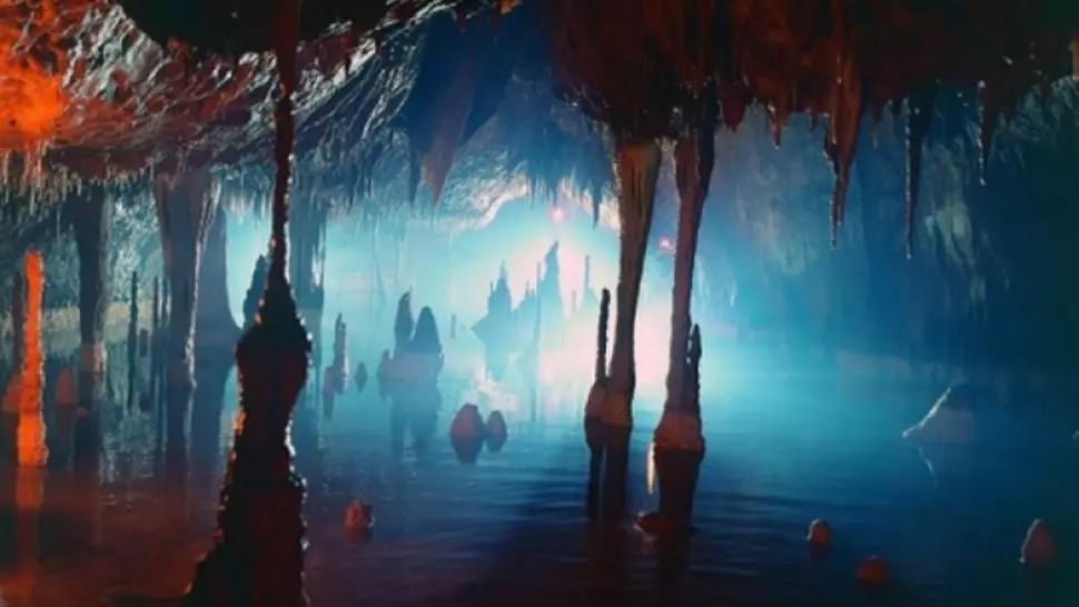 Mistere din România. Ce secret ascunde comoara din peştera fără fund