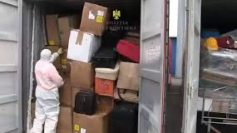Peste 33 de tone de deşeuri, oprite la intrarea în România