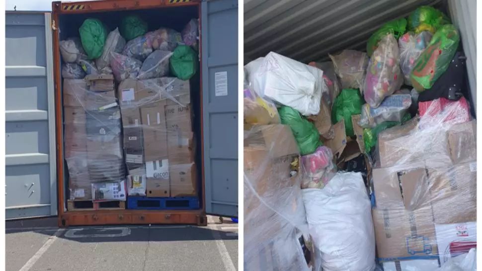 Maşini distruse şi 10 tone de piese auto uzate, descoperite în două containere sosite în Portul Constanţa 