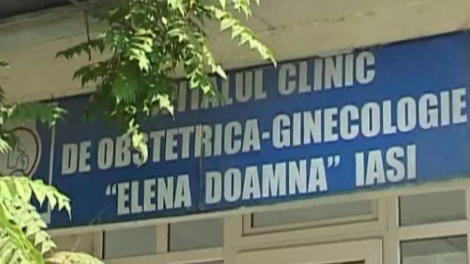 VIDEO Protest al cadrelor medicale la o maternitate în Iași din cauza unei femei gravide cu COVID-19