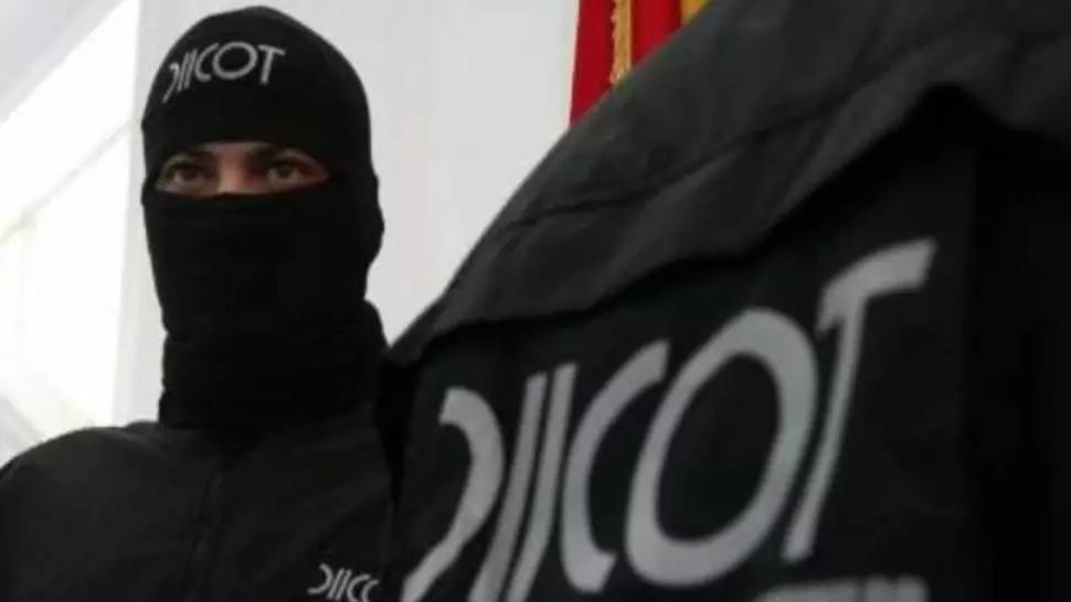 Reținuți pentru trafic de persoane. Tânără suspectă de Covid-19, forțată să se prostitueze