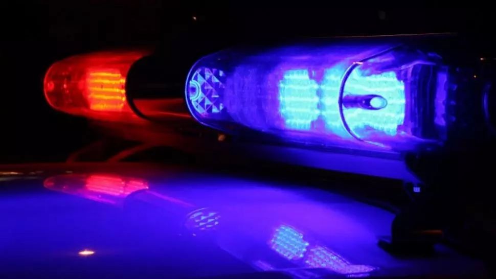 Un șofer și-a abandonat mașina în stradă și a fugit de polițiști