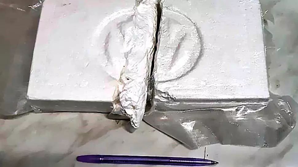 Flagrant delict și percheziții la Iași, într-un dosar de trafic de droguri de mare risc