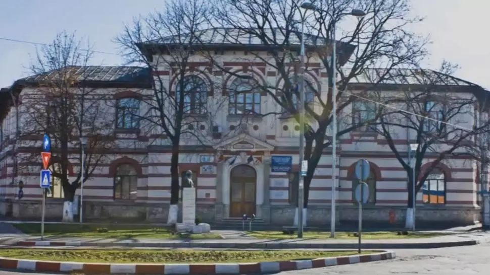 BUZĂU: Un elev este suspect de infectare cu coronavirus. Marți liceul este închis