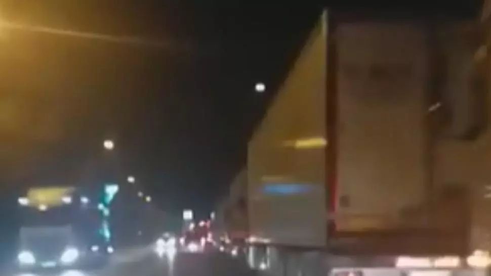 Zeci de tiruri, blocate la intrarea în orasul Giurgiu, după ce Bulgaria a declarat stare de urgență