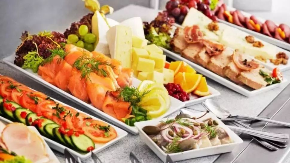 Dezvăluirile şocante ale unui bucătar despre meniul din hotelurile All Inclusive